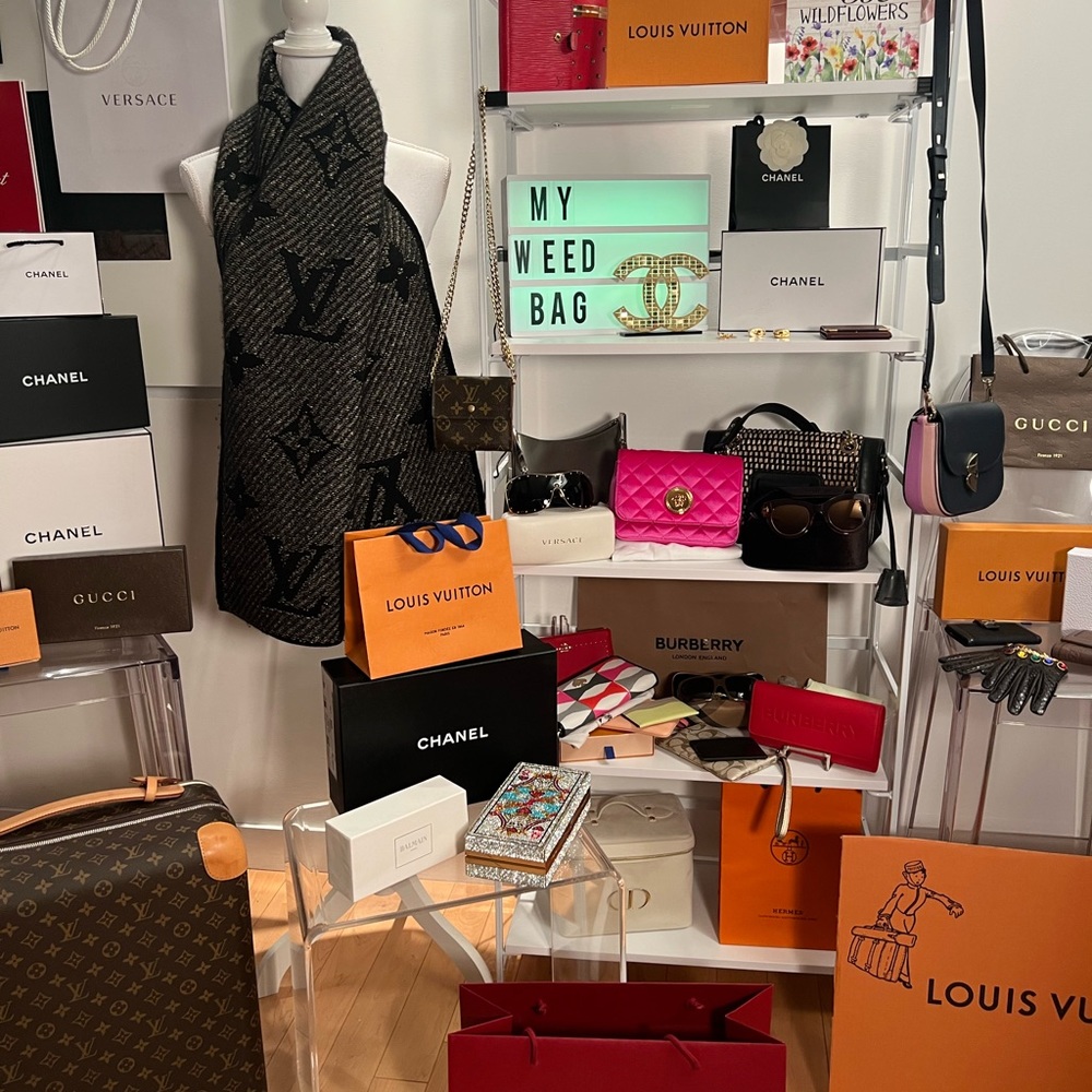CURRENTLY in RESALE THERAPY 🤩 FiFi PoshPosh 💃Fashion Obsessed/Fashion Addicted - Picture 9 of 9